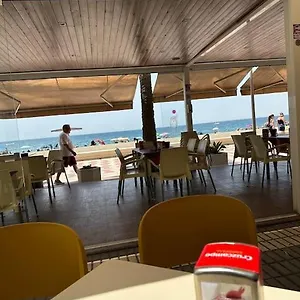 A 20 M De Playa Apartamento